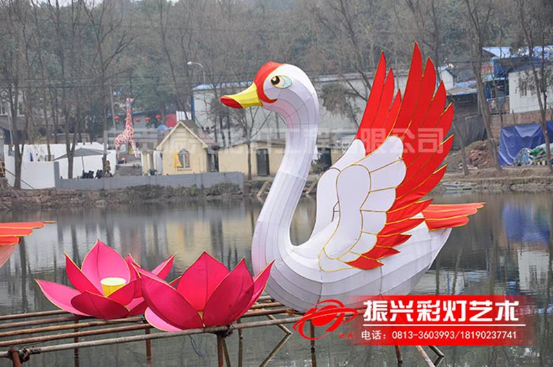 水上天鹅花灯